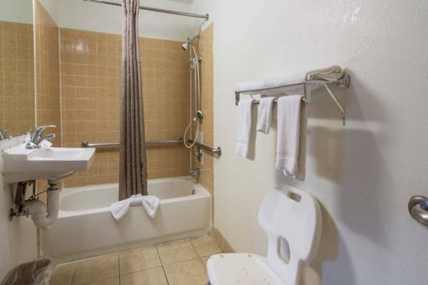 Foto van 1 tweepersoonsbed (queensize) | Roken toegestaan - Vakantiehuis in Vancouver WA - BathRoom