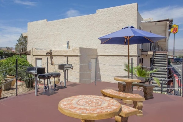 Foto van 2 tweepersoonsbedden (queensize) | Rookvrij - Vakantiehuis in Barstow CA - FloorPlan