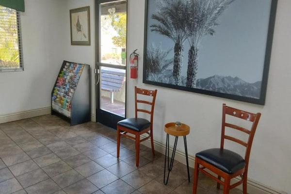 Foto van 2 tweepersoonsbedden (queensize) | Rookvrij - Vakantiehuis in Barstow CA - FloorPlan