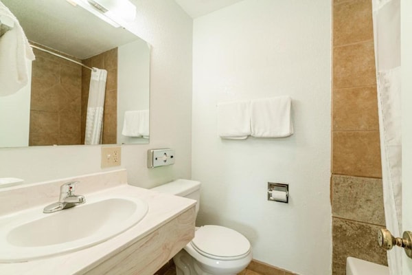 Foto van 2 tweepersoonsbedden (queensize) | Rookvrij - Vakantiehuis in Boise City, OK - BathRoom