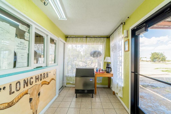 Foto van 2 tweepersoonsbedden (queensize) | Roken mogelijk - Vakantiehuis in Boise City, OK - HallReception