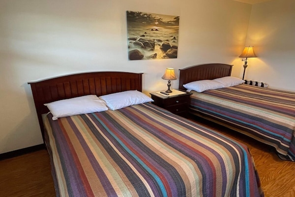 Foto van 2 tweepersoonsbedden | Rookvrij - Vakantiehuis in Cadiz OH - BedRoom