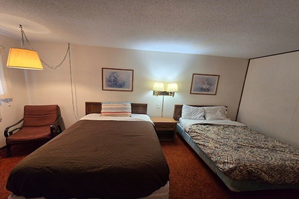 Foto van 2 tweepersoonsbedden (queensize) Niet-roken - Vakantiehuis in Eagle Grove, IA - BedRoom