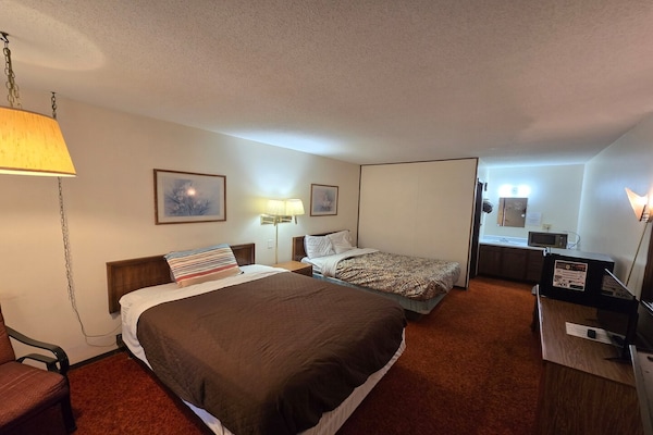 Foto van 2 tweepersoonsbedden (queensize) Niet-roken - Vakantiehuis in Eagle Grove, IA - BedRoom