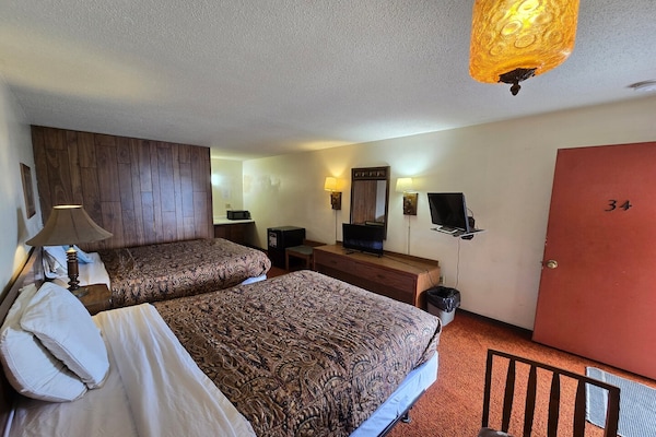 Foto van 2 tweepersoonsbedden (queensize) Niet-roken - Vakantiehuis in Eagle Grove, IA - BedRoom