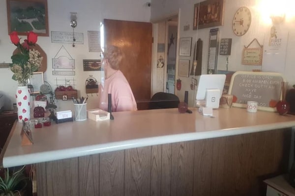Foto van 2 tweepersoonsbedden (queensize) Niet-roken - Vakantiehuis in Eagle Grove, IA - HallReception