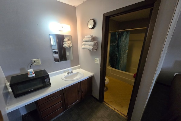 Foto van 2 tweepersoonsbedden (queensize) Niet-roken - Vakantiehuis in Eagle Grove, IA - BedRoom
