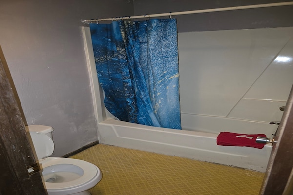 Foto van 2 tweepersoonsbedden (queensize) Niet-roken - Vakantiehuis in Eagle Grove, IA - BedRoom