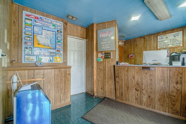 Foto van 2 Queensize bedden | Smk | Falfurrias TX - Vakantiehuis in Falfurrias TX - HallReception