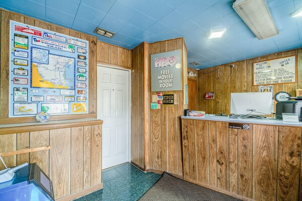 Foto van 2 Queensize bedden | Smk | Falfurrias TX - Vakantiehuis in Falfurrias TX - HallReception