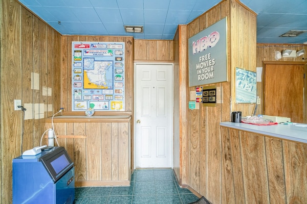Foto van 2 Queensize bedden | Smk | Falfurrias TX - Vakantiehuis in Falfurrias TX - HallReception