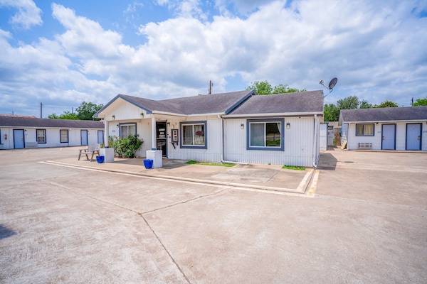 Foto van 2 Queensize bedden | Smk | Falfurrias TX - Vakantiehuis in Falfurrias TX - ExteriorSummer