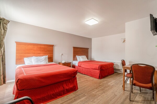 Foto van 2 Queensize bedden | Smk | Falfurrias TX - Vakantiehuis in Falfurrias TX - BedRoom