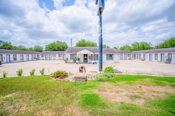 Foto van 2 Queensize bedden | Smk | Falfurrias TX - Vakantiehuis in Falfurrias TX - ExteriorSummer