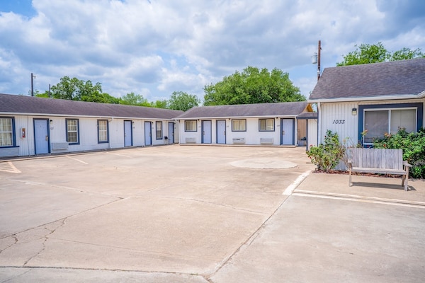 Foto van 2 Queensize bedden | Smk | Falfurrias TX - Vakantiehuis in Falfurrias TX - ExteriorSummer