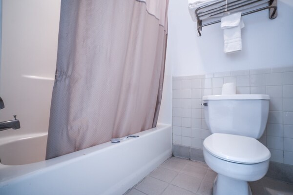 Foto van 2 tweepersoonsbedden (queensize) | Rookvrij - Vakantiehuis in Galveston TX - BathRoom
