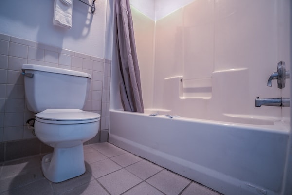 Foto van 2 tweepersoonsbedden (queensize) | Rookvrij - Vakantiehuis in Galveston TX - BathRoom