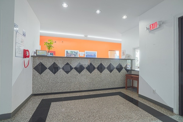 Foto van 2 tweepersoonsbedden (queensize) | Rookvrij - Vakantiehuis in Galveston TX - HallReception