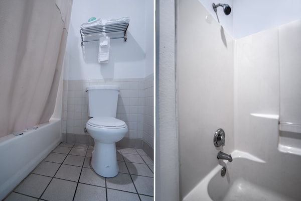 Foto van 2 tweepersoonsbedden (queensize) | Rookvrij - Vakantiehuis in Galveston TX - BathRoom