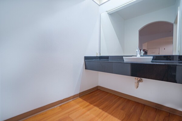 Foto van 2 tweepersoonsbedden (queensize) | Rookvrij - Vakantiehuis in Galveston TX - BathRoom