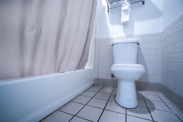 Foto van 2 tweepersoonsbedden (queensize) | Rookvrij - Vakantiehuis in Galveston TX - BathRoom