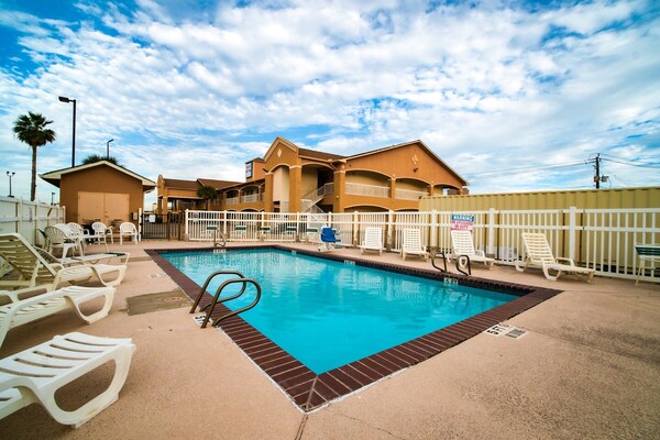 Foto van 2 tweepersoonsbedden (queensize) | Rookvrij - Vakantiehuis in Galveston TX - Pool