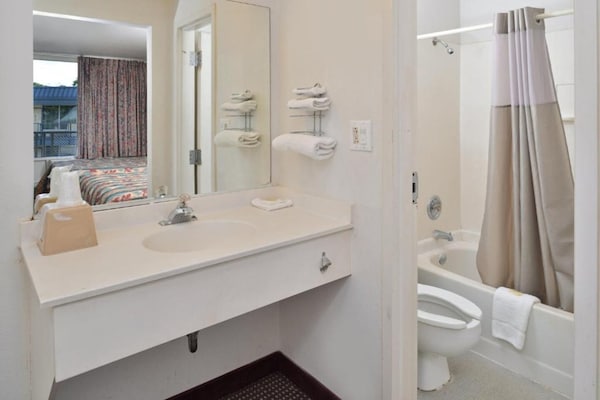 Foto van 2 tweepersoonsbedden (queensize) Niet-roken - Vakantiehuis in Greenville SC - BathRoom