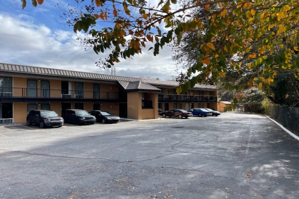 Foto van 2 tweepersoonsbedden (queensize) Niet-roken - Vakantiehuis in Greenville SC - parking