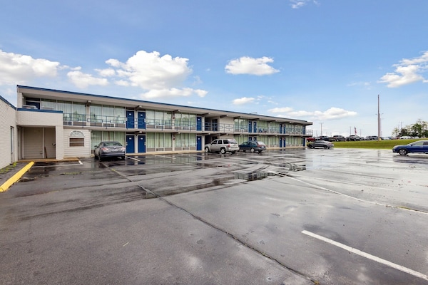 Foto van 2 tweepersoonsbedden (queensize) | Rookvrij - Vakantiehuis in Greeneville, TN - ExteriorSummer
