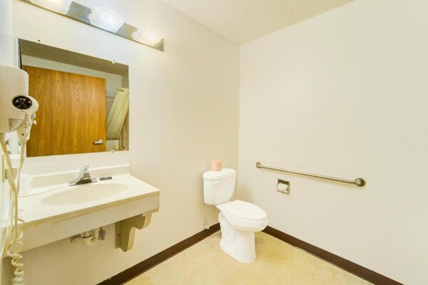 Foto van 2 tweepersoonsbedden | Roken toegestaan - Vakantiehuis in Kingdom City, MO - BathRoom