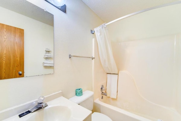 Foto van 2 tweepersoonsbedden | Roken toegestaan - Vakantiehuis in Kingdom City, MO - BathRoom