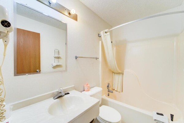 Foto van 2 tweepersoonsbedden | Roken toegestaan - Vakantiehuis in Kingdom City, MO - BathRoom