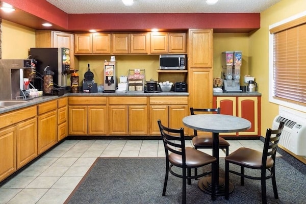 Foto van 2 tweepersoonsbedden | Roken toegestaan - Vakantiehuis in Kingdom City, MO - Kitchen
