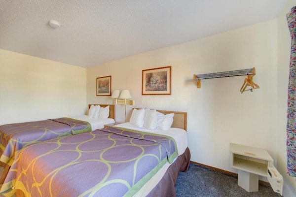 Foto van 2 tweepersoonsbedden | Roken toegestaan - Vakantiehuis in Kingdom City, MO - BedRoom
