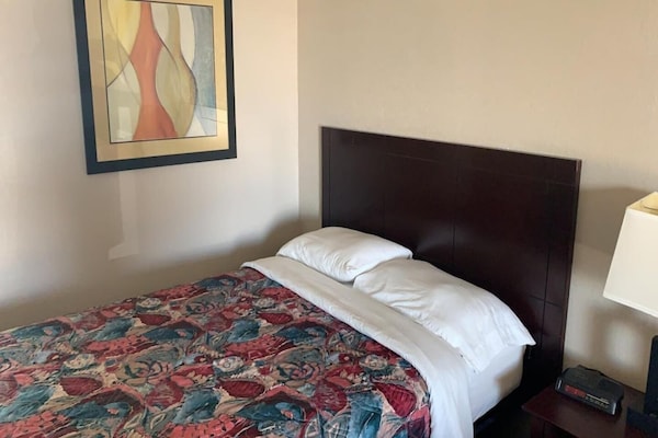 Foto van 1 tweepersoonsbed (queensize) | Rookvrij - Vakantiehuis in Keyswille VA - BedRoom