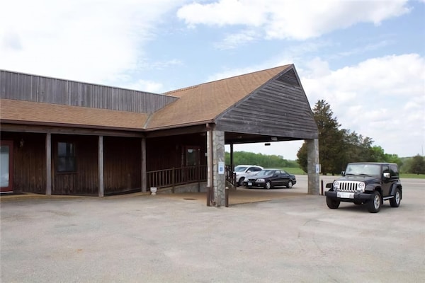 Foto van 1 tweepersoonsbed (queensize) | Rookvrij - Vakantiehuis in Keyswille VA - ExteriorSummer