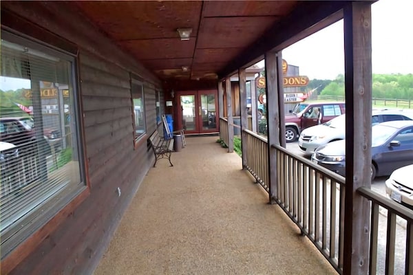 Foto van 1 tweepersoonsbed (queensize) | Rookvrij - Vakantiehuis in Keyswille VA - ExteriorSummer