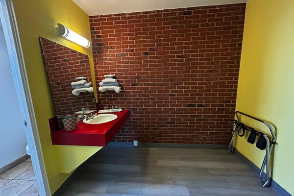 Foto van 2 tweepersoonsbedden (queensize) | Rookvrij - Vakantiehuis in Longview WA - BathRoom