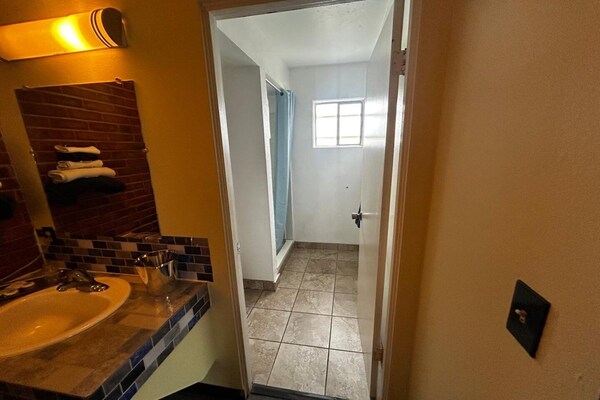 Foto van 2 tweepersoonsbedden (queensize) | Rookvrij - Vakantiehuis in Longview WA - BathRoom