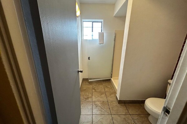 Foto van 2 tweepersoonsbedden (queensize) | Rookvrij - Vakantiehuis in Longview WA - BathRoom