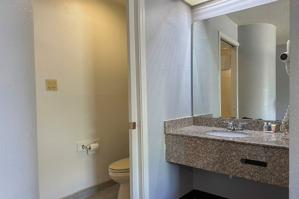 Foto van 2 tweepersoonsbedden | Rookvrij - Vakantiehuis in Memphis - BathRoom
