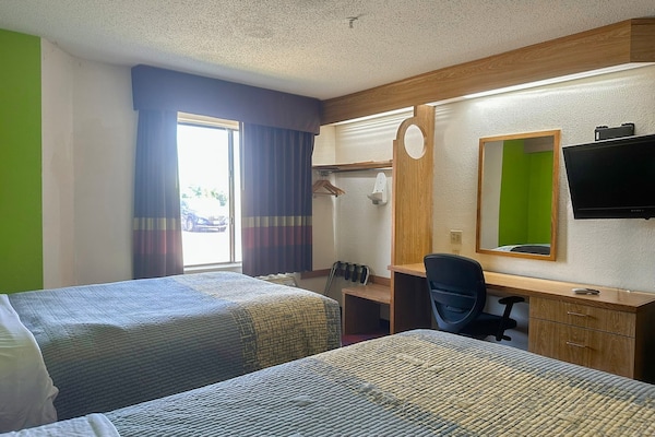 Foto van 2 tweepersoonsbedden | Rookvrij - Vakantiehuis in Memphis - BedRoom