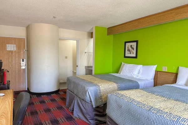 Foto van 2 tweepersoonsbedden | Roken toegestaan - Vakantiehuis in Memphis - BedRoom