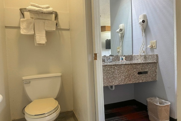 Foto van 2 tweepersoonsbedden | Roken toegestaan - Vakantiehuis in Memphis - BathRoom