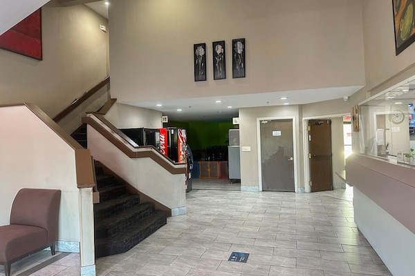Foto van 2 tweepersoonsbedden | Roken toegestaan - Vakantiehuis in Memphis - HallReception