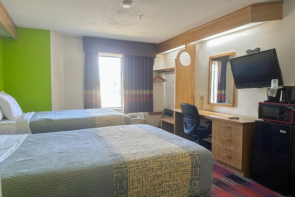 Foto van 2 tweepersoonsbedden | Roken toegestaan - Vakantiehuis in Memphis - BedRoom