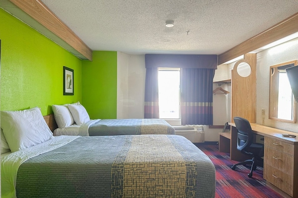 Foto van 2 tweepersoonsbedden | Roken toegestaan - Vakantiehuis in Memphis - BedRoom