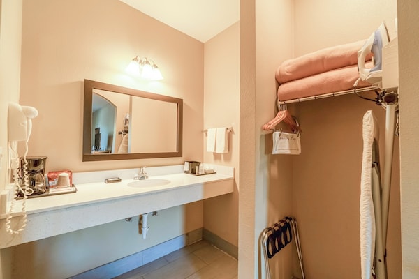 Foto van 2 tweepersoonsbedden (queensize) | Rookvrij - Vakantiehuis in Moulton, TX - BedRoom
