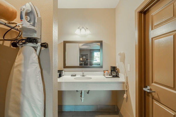 Foto van 2 tweepersoonsbedden (queensize) | Rookvrij - Vakantiehuis in Moulton, TX - BathRoom