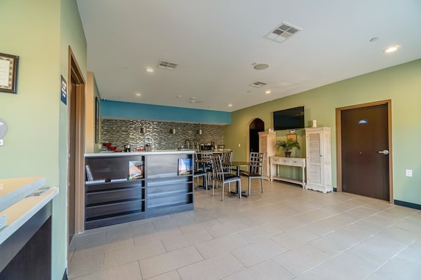 Foto van 2 tweepersoonsbedden (queensize) | Rookvrij - Vakantiehuis in Moulton, TX - HallReception